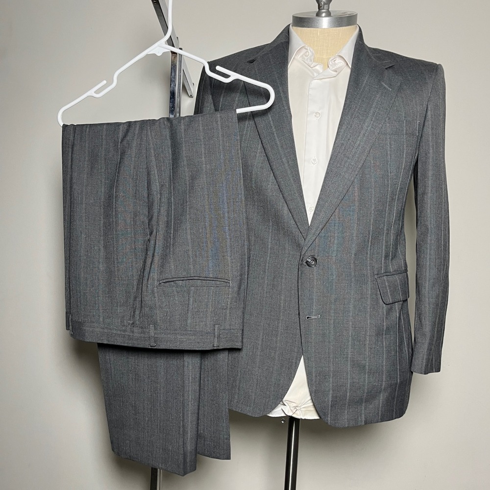 Haggar Suit Mens 42R 36x30 Grey Pinstripe Imperial Gentlemans Fit Two-Button